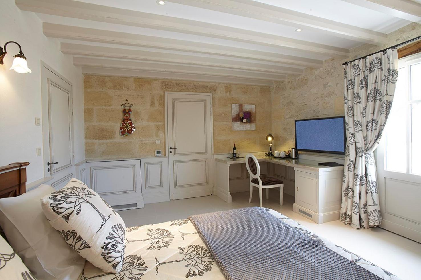 Chateau La Rose Perriere Lussac  Bilik gambar
